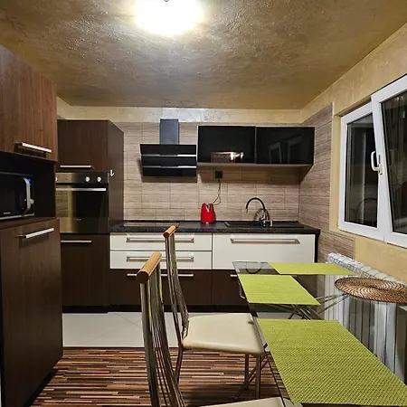 Simple Self Check In Villa Bucarest